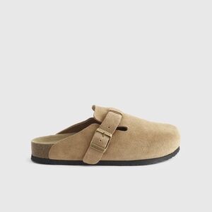 NIB Water Repellent Suede Clogs Pecan